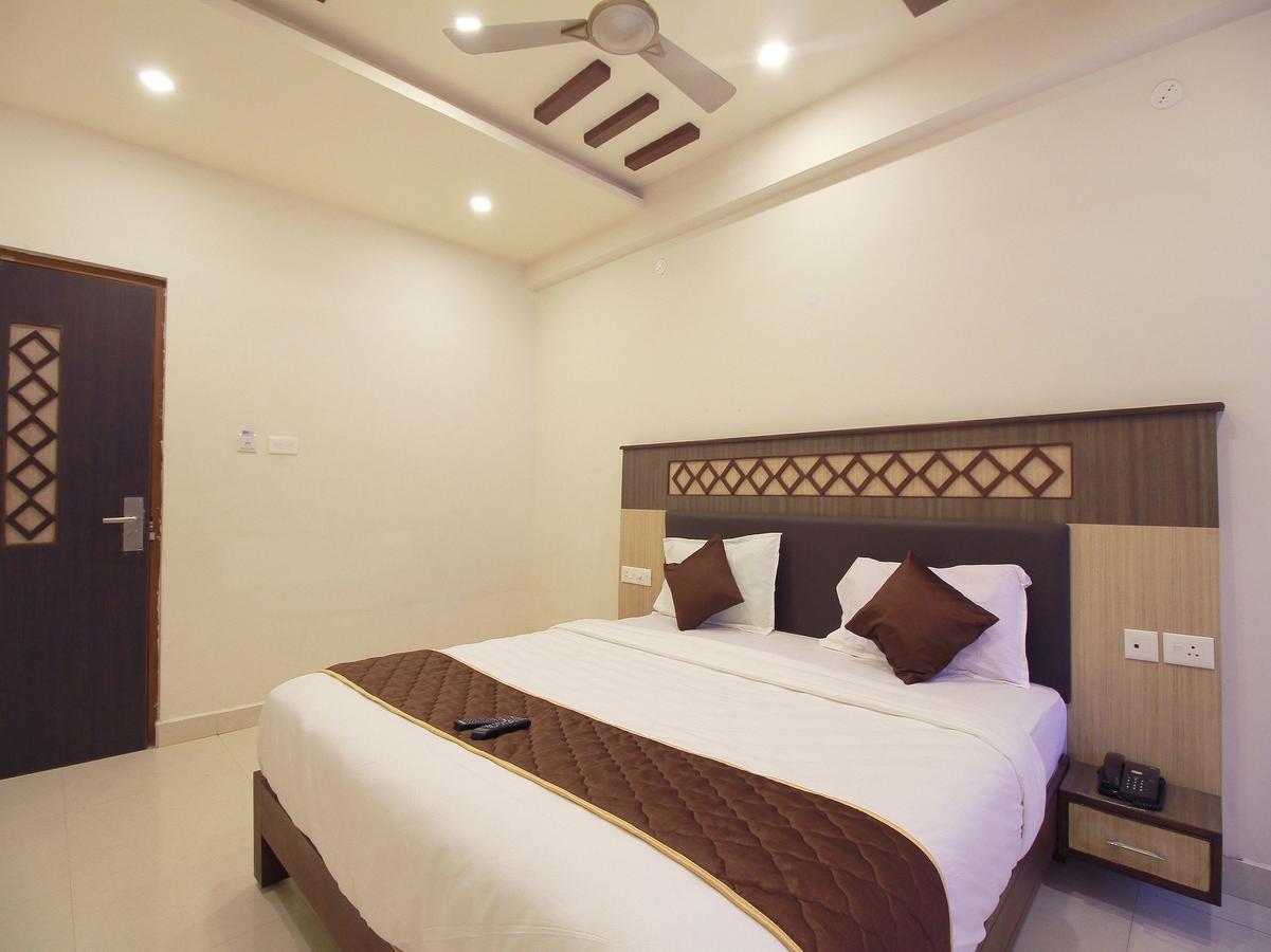 Oyo 11489 Pkn Classic Regency Madurai Exterior foto