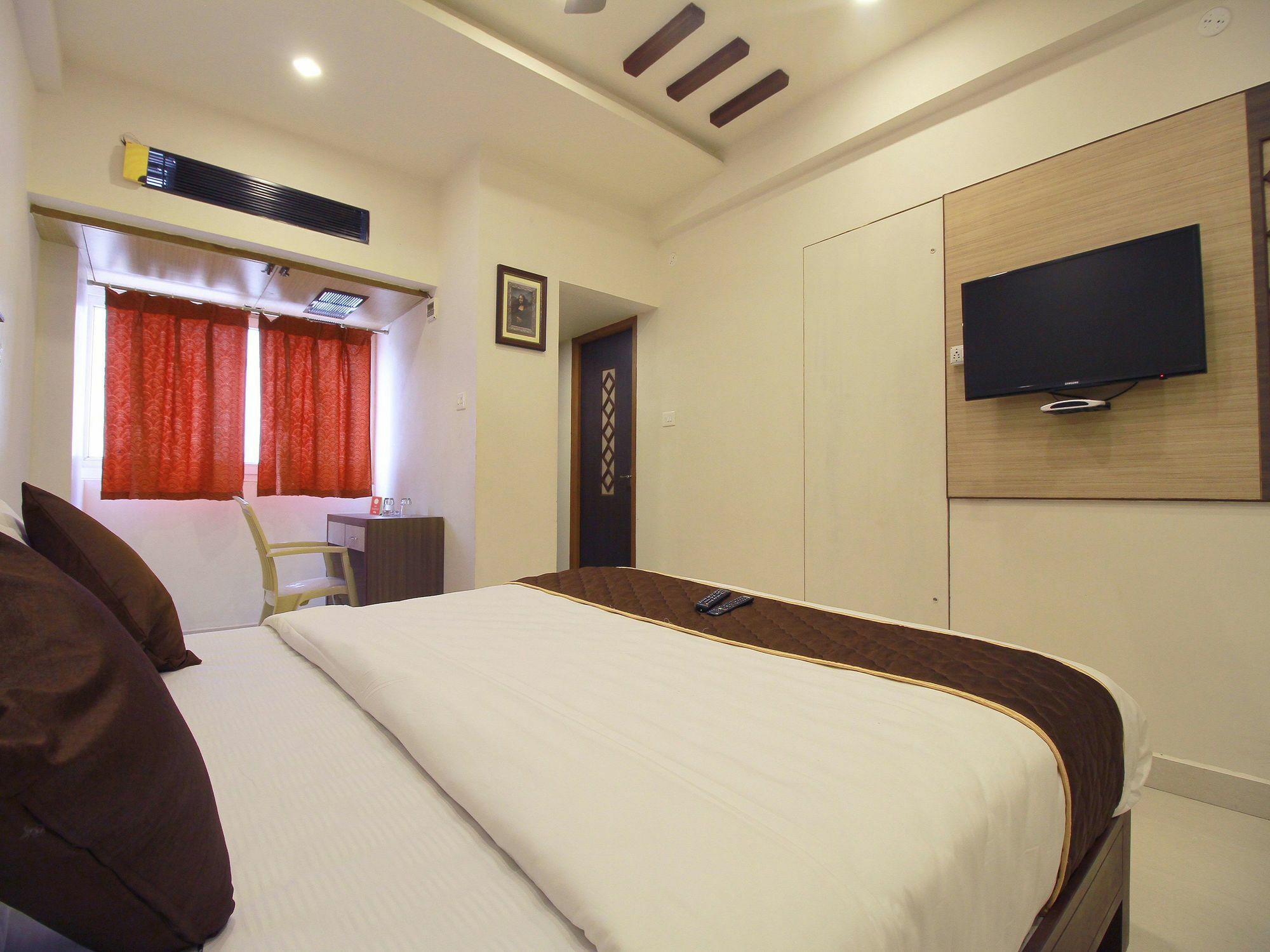 Oyo 11489 Pkn Classic Regency Madurai Exterior foto